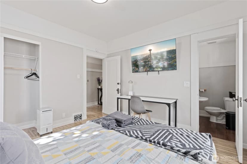 Property photo for 4812 Aurora Avenue, Seattle photo 17