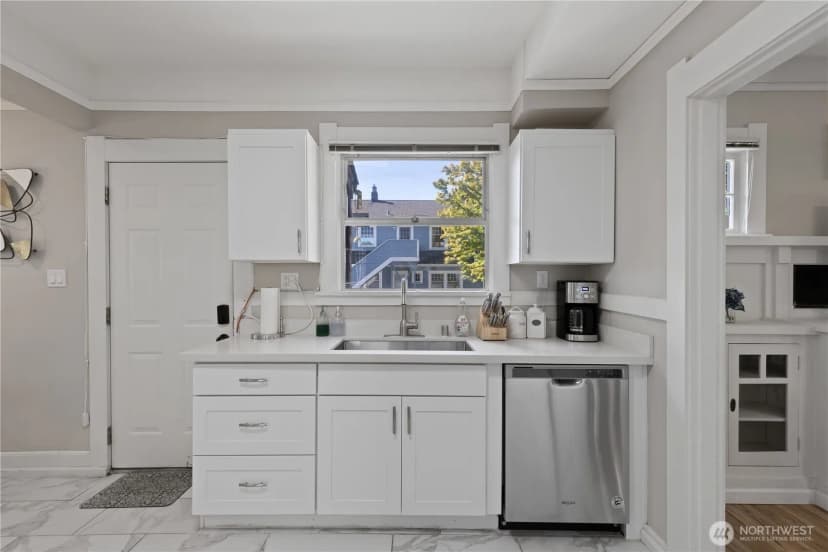 Property photo for 4812 Aurora Avenue, Seattle photo 12
