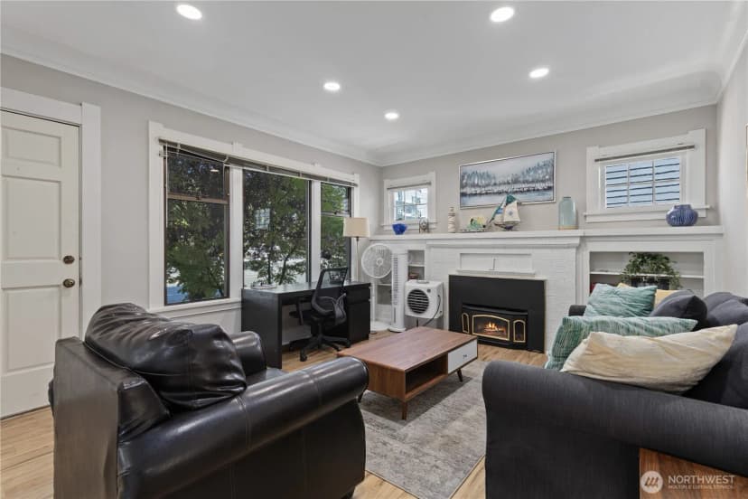Property photo for 4812 Aurora Avenue, Seattle photo 4