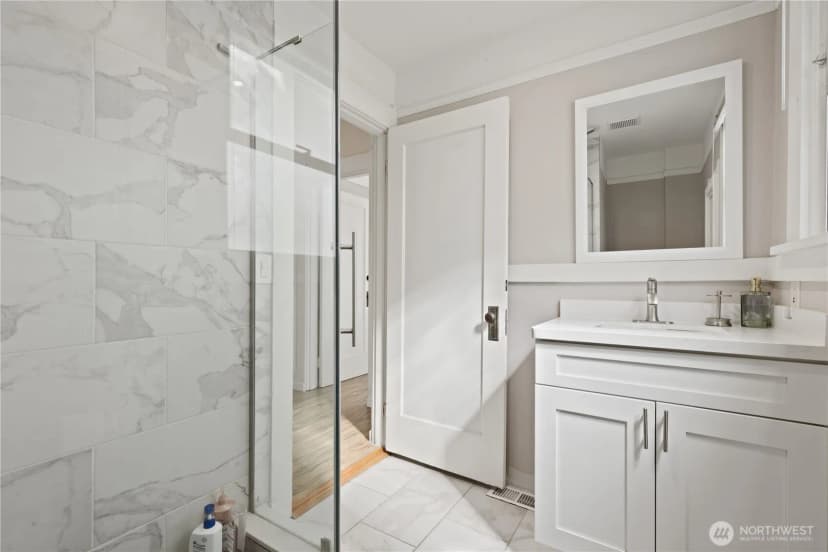 Property photo for 4812 Aurora Avenue, Seattle photo 20