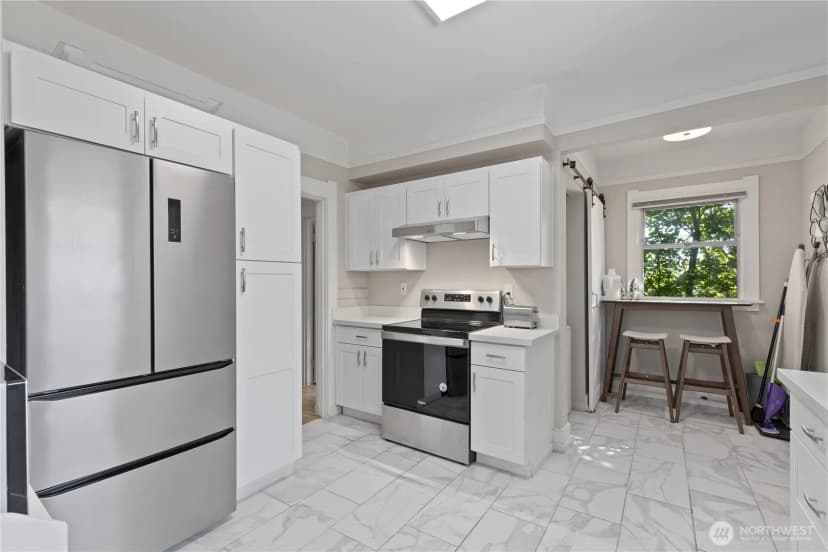 Property photo for 4812 Aurora Avenue, Seattle photo 11
