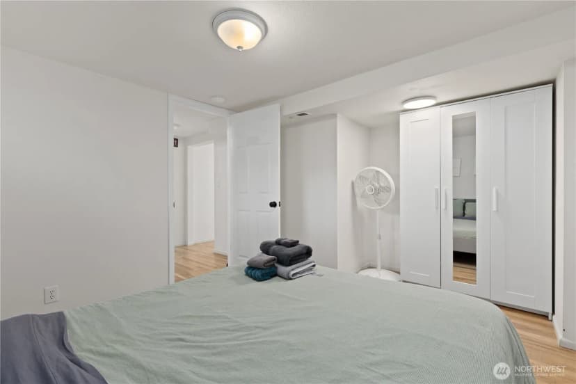Property photo for 4812 Aurora Avenue, Seattle photo 34