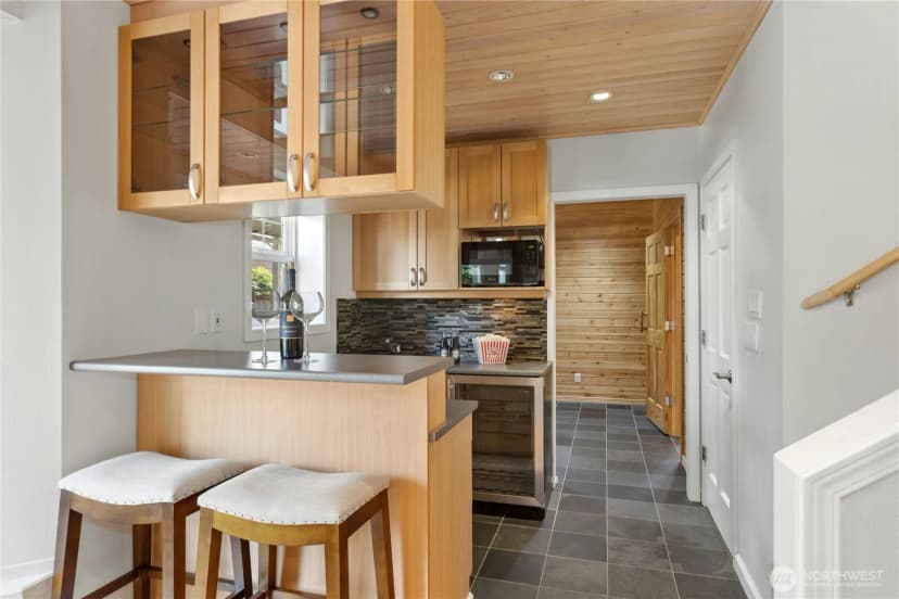 Property photo for 17102 Ne 37th Place, Bellevue photo 25