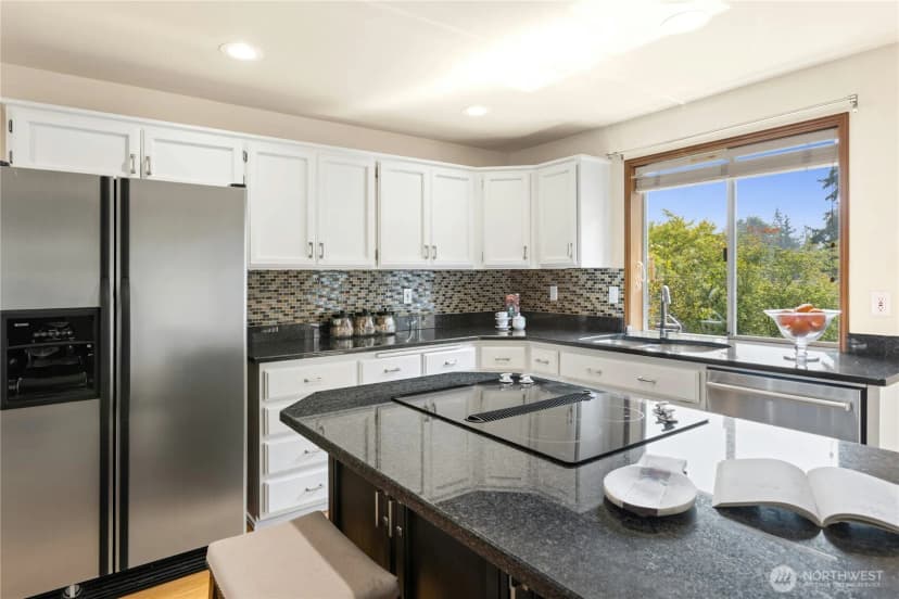 Property photo for 17102 Ne 37th Place, Bellevue photo 9