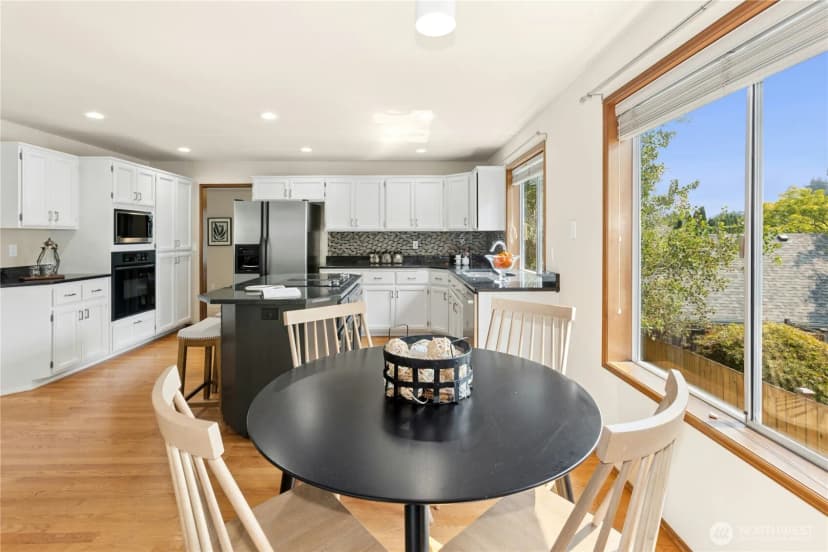 Property photo for 17102 Ne 37th Place, Bellevue photo 11