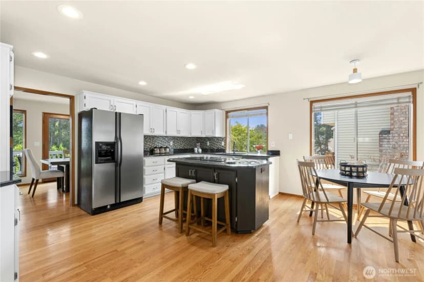 Property photo for 17102 Ne 37th Place, Bellevue photo 8