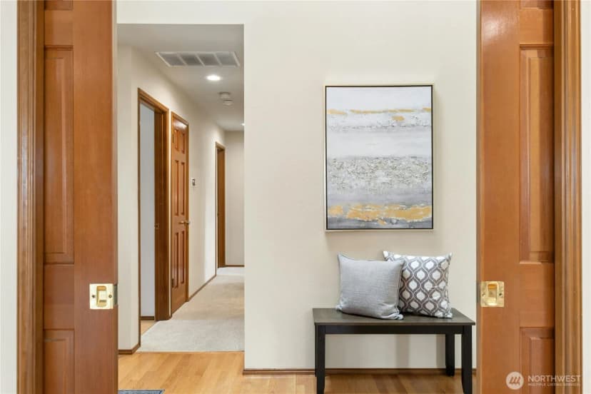 Property photo for 17102 Ne 37th Place, Bellevue photo 7