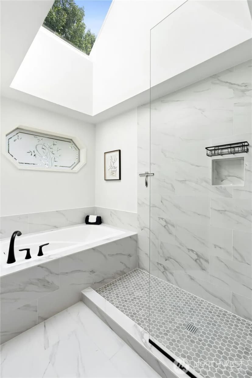 Property photo for 17102 Ne 37th Place, Bellevue photo 19