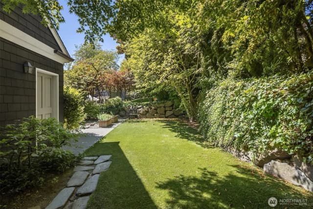 Property photo for 5506 Ne Penrith Road, Seattle photo 5