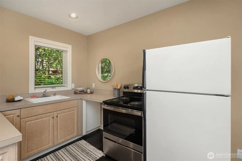 Property photo for 5506 Ne Penrith Road, Seattle photo 36