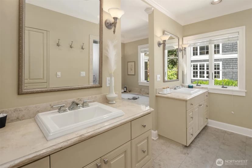 Property photo for 5506 Ne Penrith Road, Seattle photo 22