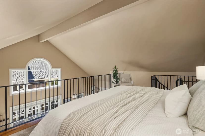 Property photo for 5506 Ne Penrith Road, Seattle photo 37