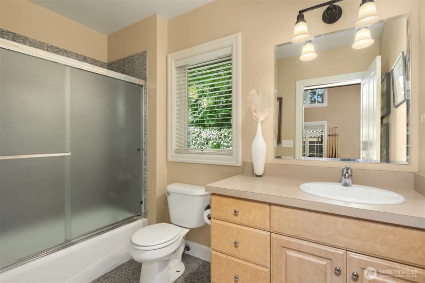 Property photo for 5506 Ne Penrith Road, Seattle photo 35