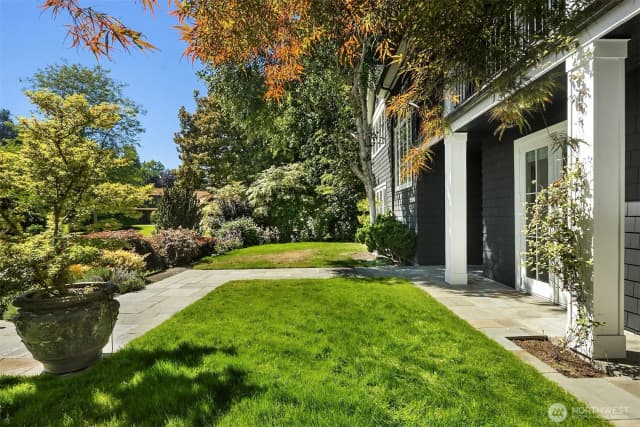 Property photo for 5506 Ne Penrith Road, Seattle photo 3