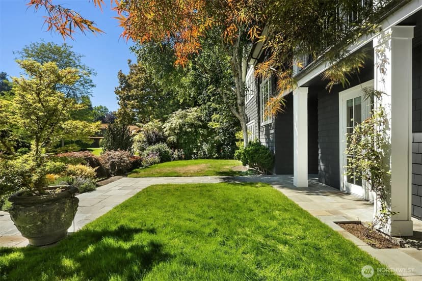 Property photo for 5506 Ne Penrith Road, Seattle photo 3