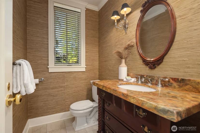 Property photo for 5506 Ne Penrith Road, Seattle photo 17
