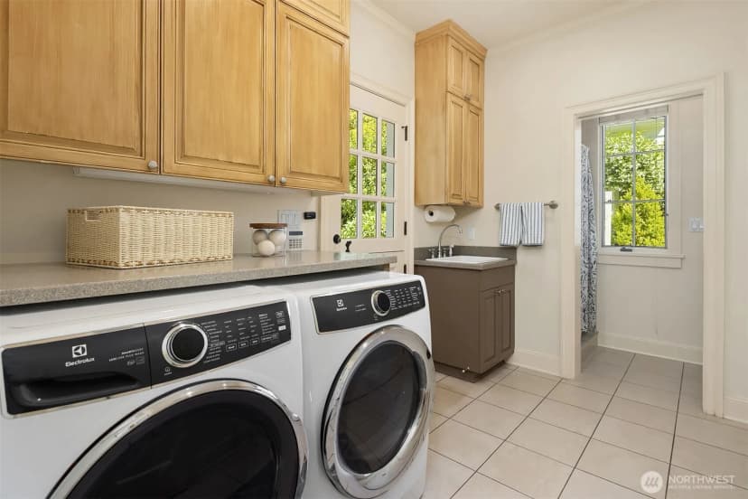 Property photo for 5506 Ne Penrith Road, Seattle photo 18
