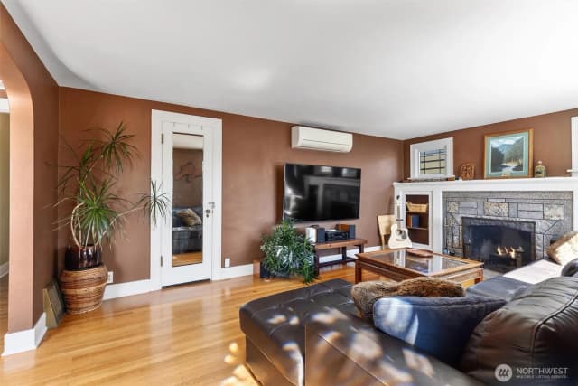 Property photo for 712 Nw 65th Street, Seattle photo 4