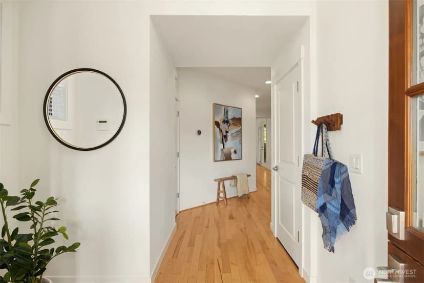 Property photo for 1703 Ne Falls Drive, Issaquah photo 4