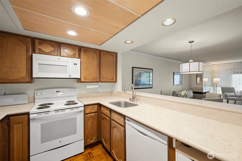 Property photo for 401 100th Avenue Ne #213, Bellevue photo 12
