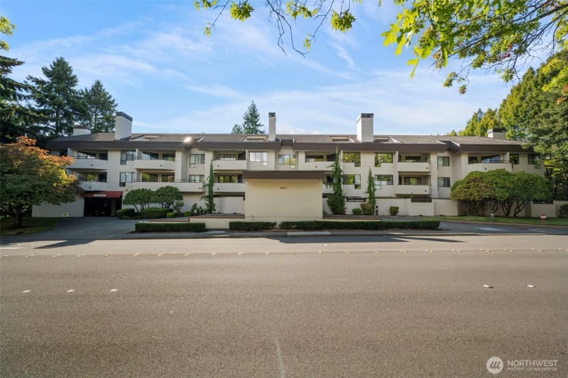 Property photo for 401 100th Avenue Ne #213, Bellevue photo 31