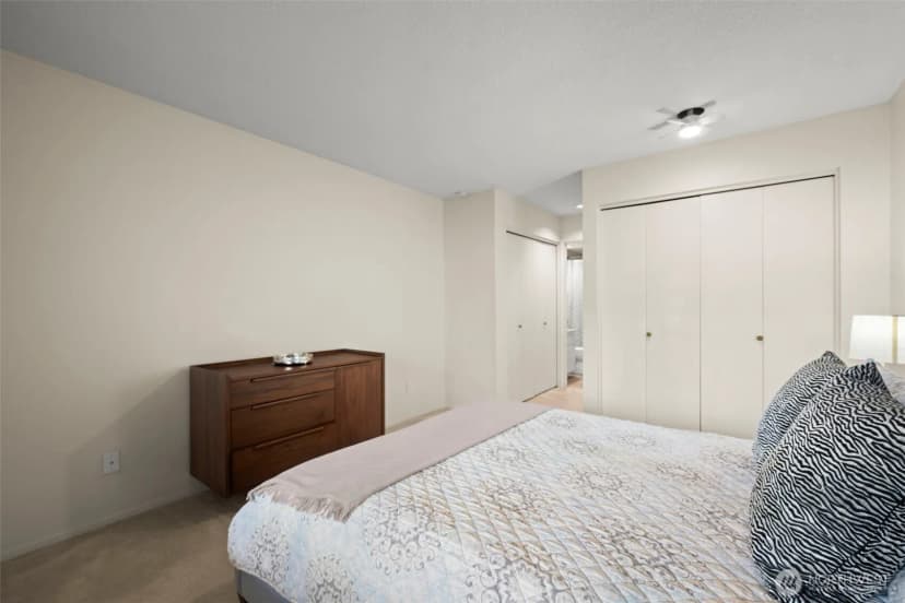 Property photo for 401 100th Avenue Ne #213, Bellevue photo 18