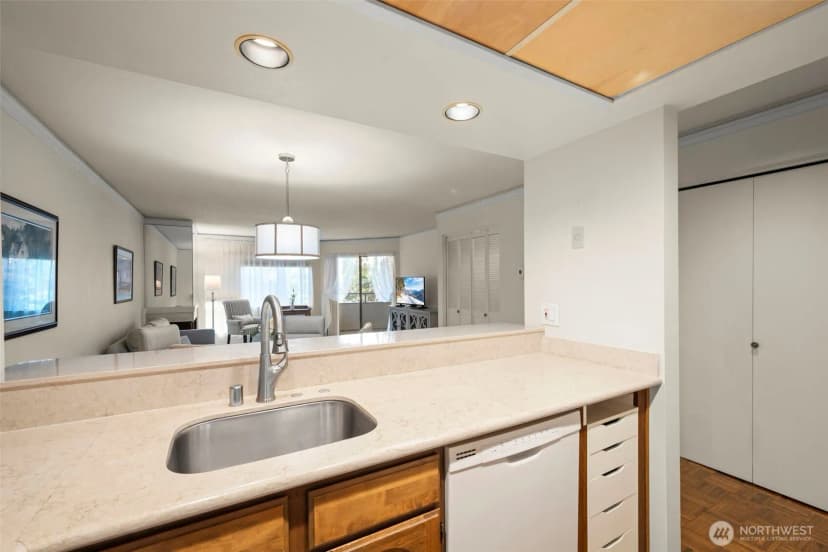 Property photo for 401 100th Avenue Ne #213, Bellevue photo 13
