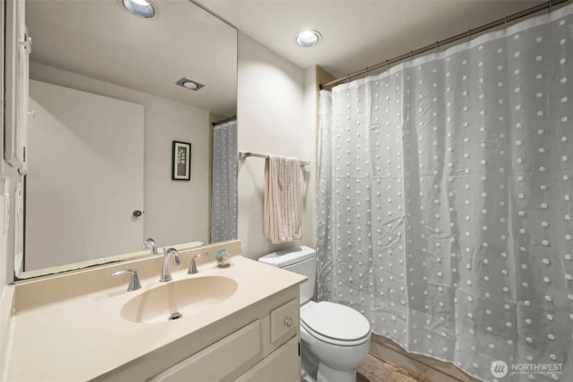 Property photo for 401 100th Avenue Ne #213, Bellevue photo 19
