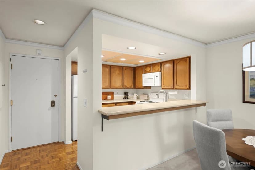 Property photo for 401 100th Avenue Ne #213, Bellevue photo 14