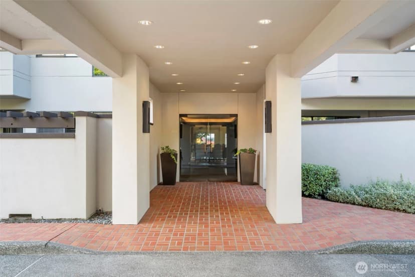 Property photo for 401 100th Avenue Ne #213, Bellevue photo 30