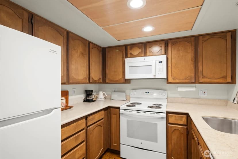 Property photo for 401 100th Avenue Ne #213, Bellevue photo 11