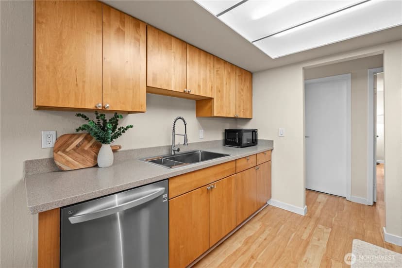 Property photo for 15214 Ne 8th Street #g8, Bellevue photo 11
