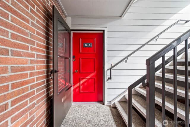 Property photo for 15214 Ne 8th Street #g8, Bellevue photo 2