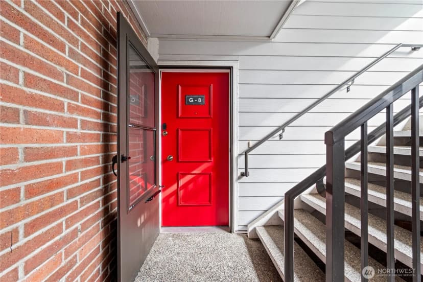 Property photo for 15214 Ne 8th Street #g8, Bellevue photo 2