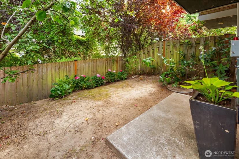 Property photo for 128 B 25th Avenue E, Seattle photo 22
