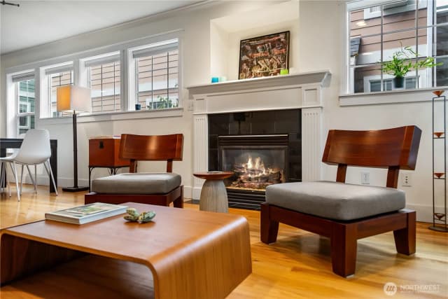 Property photo for 128 B 25th Avenue E, Seattle photo 4