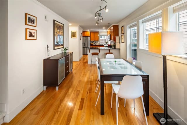 Property photo for 128 B 25th Avenue E, Seattle photo 5