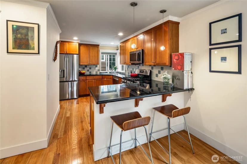 Property photo for 128 B 25th Avenue E, Seattle photo 10
