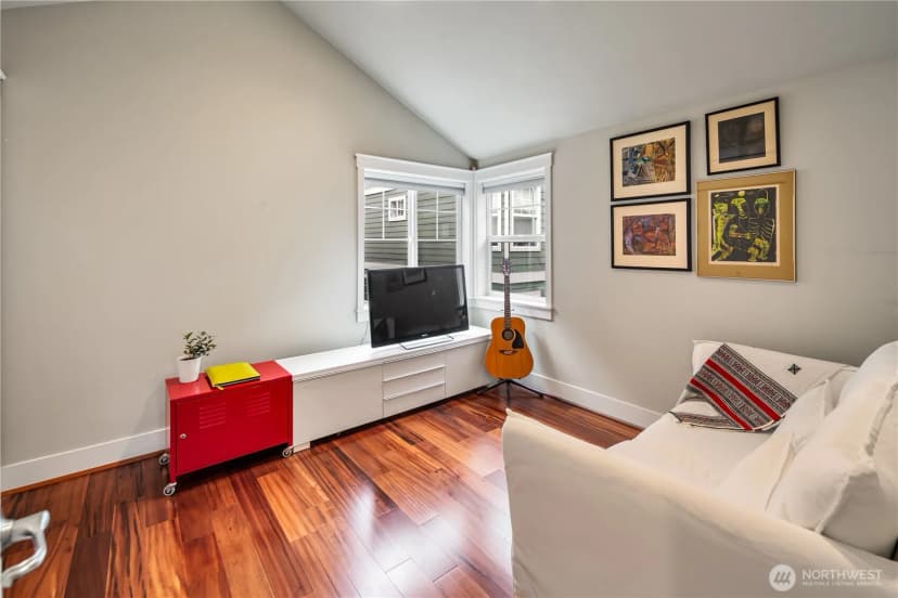 Property photo for 128 B 25th Avenue E, Seattle photo 17