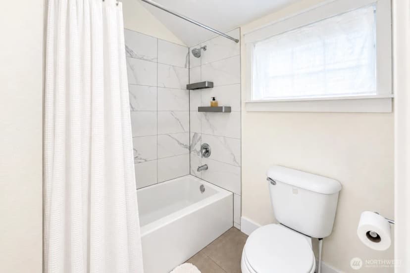 Property photo for 128 B 25th Avenue E, Seattle photo 15