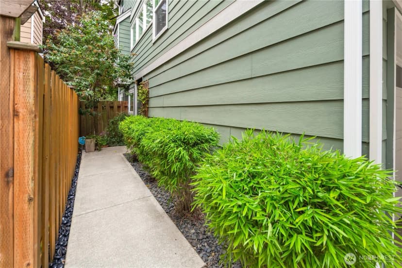 Property photo for 128 B 25th Avenue E, Seattle photo 24