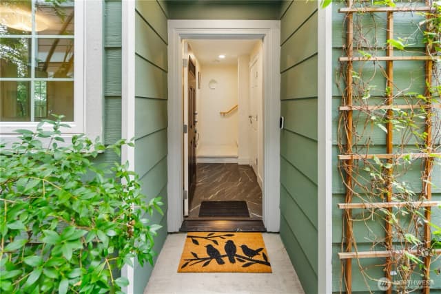 Property photo for 128 B 25th Avenue E, Seattle