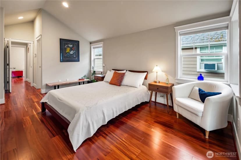 Property photo for 128 B 25th Avenue E, Seattle photo 12