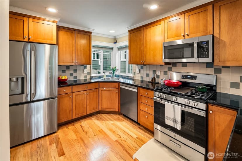 Property photo for 128 B 25th Avenue E, Seattle photo 7