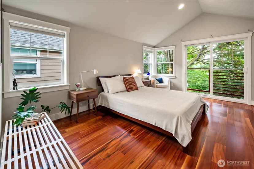 Property photo for 128 B 25th Avenue E, Seattle photo 11