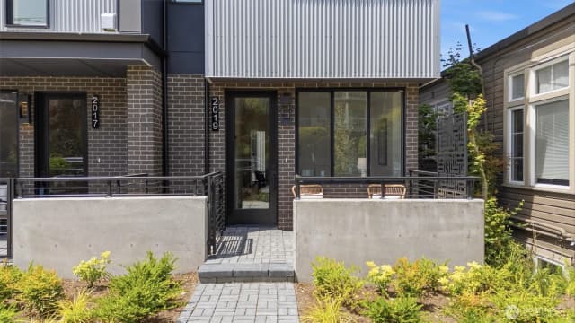 Property photo for 2019 Minor Avenue E, Seattle photo 4