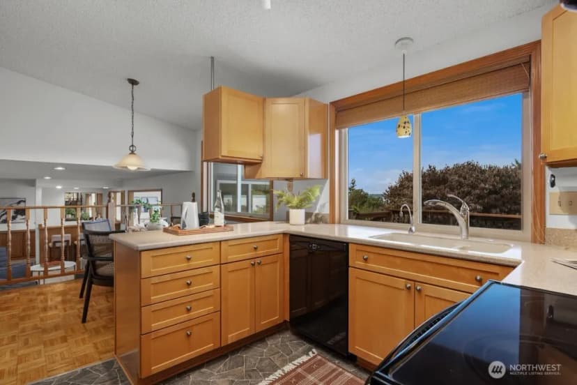 Property photo for 7404 100th Avenue Sw, Lakewood photo 8