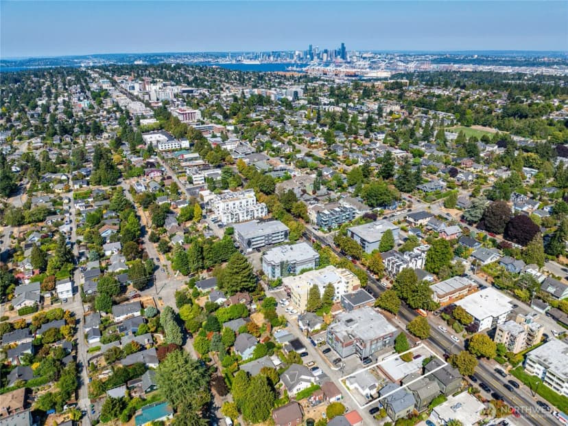 Property photo for 5639 California Avenue Sw, Seattle photo 24