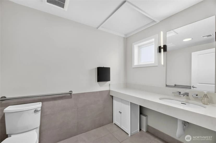 Property photo for 5639 California Avenue Sw, Seattle photo 14