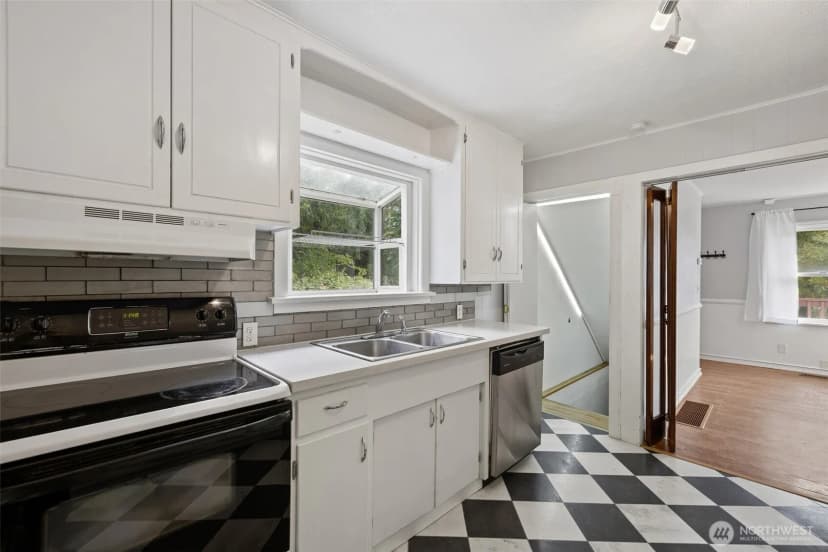 Property photo for 4125 Tracyton Beach Road Nw, Bremerton photo 10